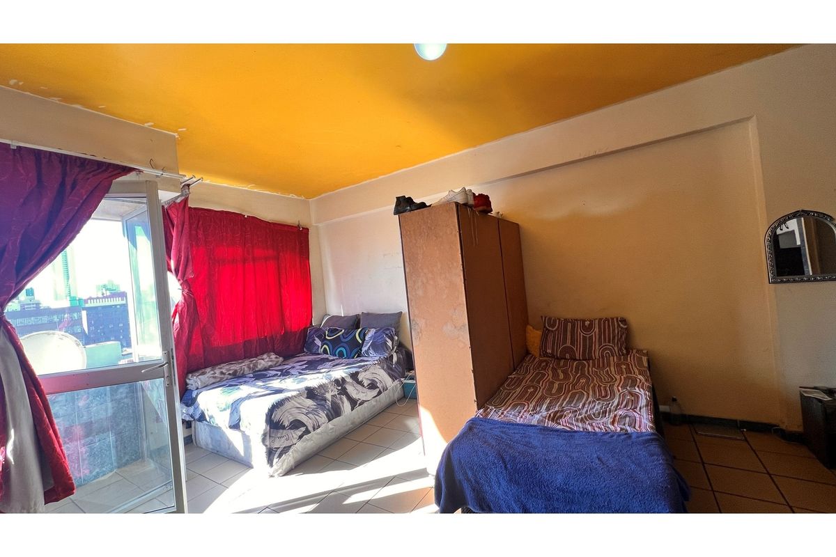 Investment Opportunity, Expand your Portfolio with this Studio Apartment for Sale in South Beach. - Photo 5