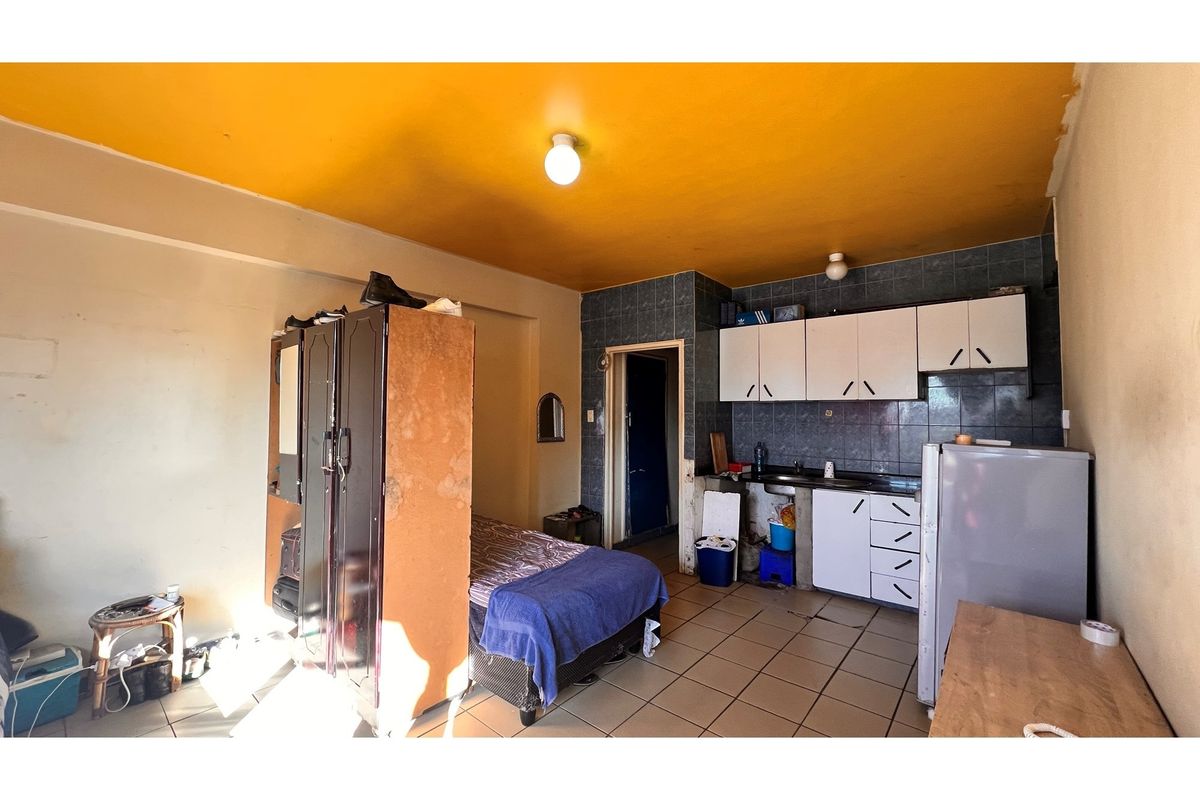Investment Opportunity, Expand your Portfolio with this Studio Apartment for Sale in South Beach. - Photo 3
