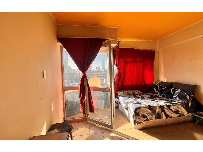 Investment Opportunity, Expand your Portfolio with this Studio Apartment for Sale in South Beach. - Photo 4