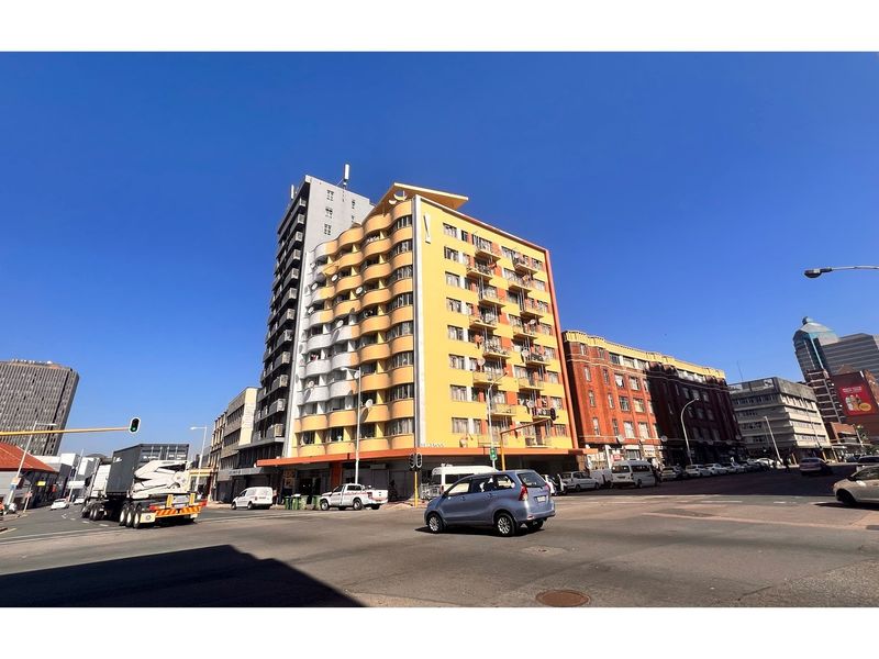 Investment Opportunity, Expand your Portfolio with this Studio Apartment for Sale in South Beach. - Photo 2