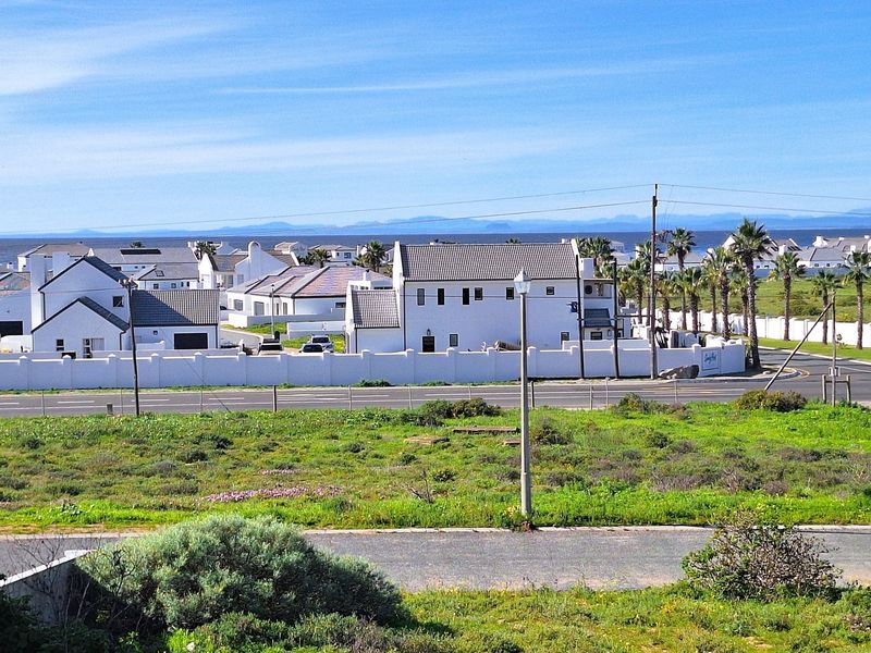 Best buy: Large Corner Stand with Sea Views in sought after Da Gama Bay. - Photo 6