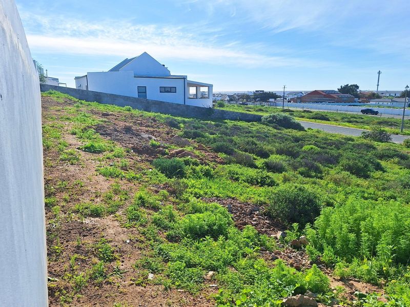 Best buy: Large Corner Stand with Sea Views in sought after Da Gama Bay. - Photo 9