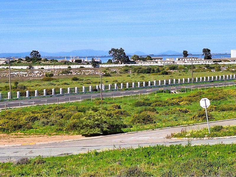 Best buy: Large Corner Stand with Sea Views in sought after Da Gama Bay. - Photo 5