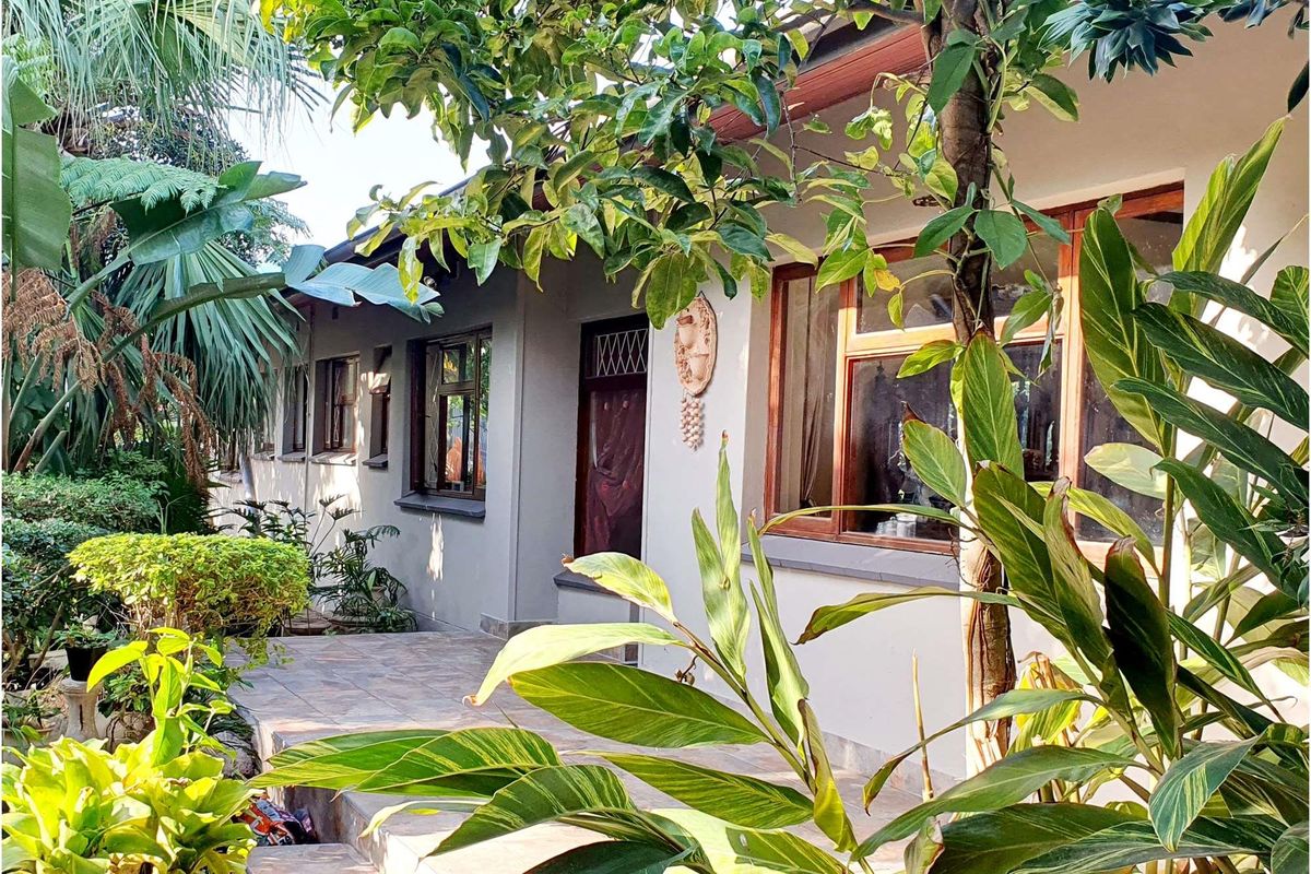 Sturdy and classy home on offer with sea views, pool and jacuzzi. - Photo 2