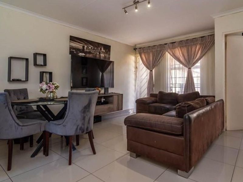 Secure living for your family in great neighbourhood - Photo 9