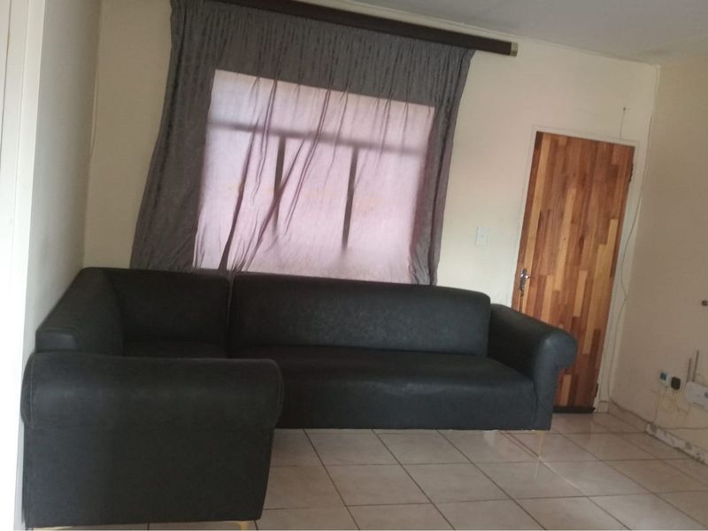 2-Bedroom Apartment in Fleurhof for Sale - Photo 4