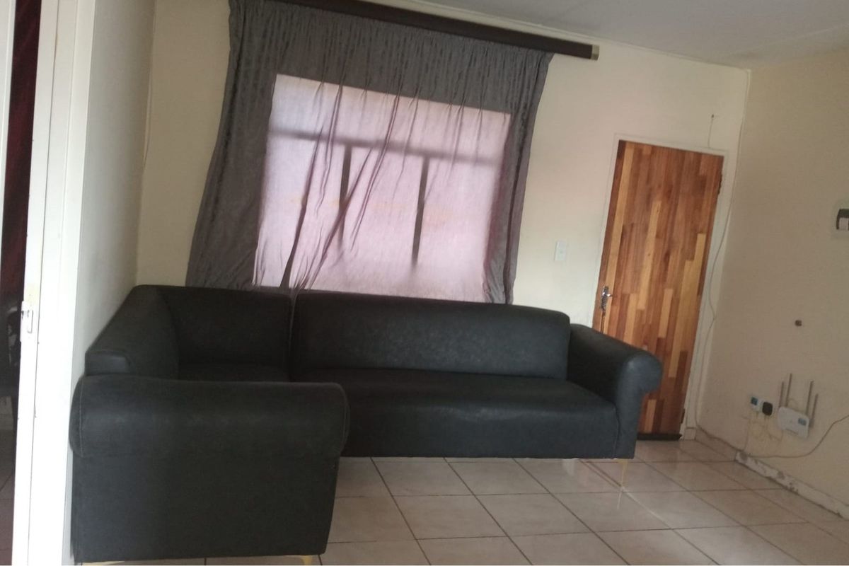 2-Bedroom Apartment in Fleurhof for Sale - Photo 4