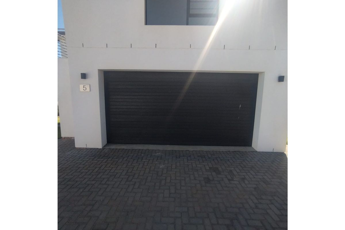 Luxury home with Sea Views in Jeffreys Bay - Photo 2