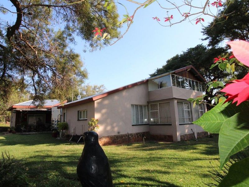 Farm 21.4 hectare near Modimolle in Limpopo - spectacular mountain views. - Photo 9