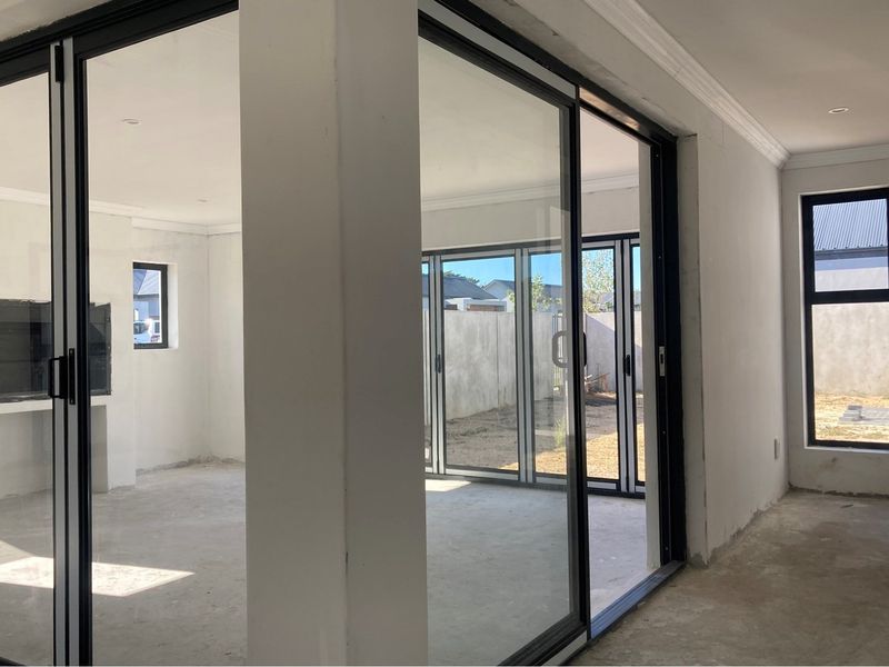 Tranquil Modern Living: No Transfer Duty! - Photo 10