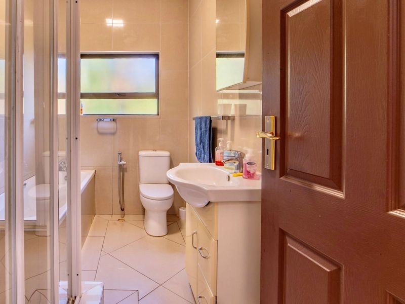 "Luxury 3-Bed Family Home by the in Westbrook Beach Club" - Photo 10