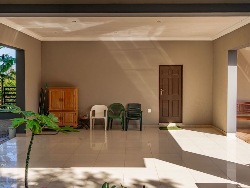 "Luxury 3-Bed Family Home by the in Westbrook Beach Club" - Photo 5