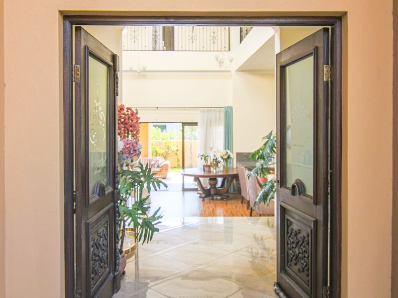Stunning 5-Bedroom Eco-Lifestyle in Cedar Creek Estate - Photo 2