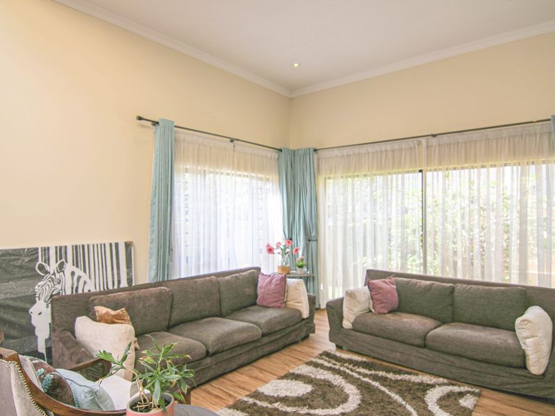 Stunning 5-Bedroom Eco-Lifestyle in Cedar Creek Estate - Photo 9