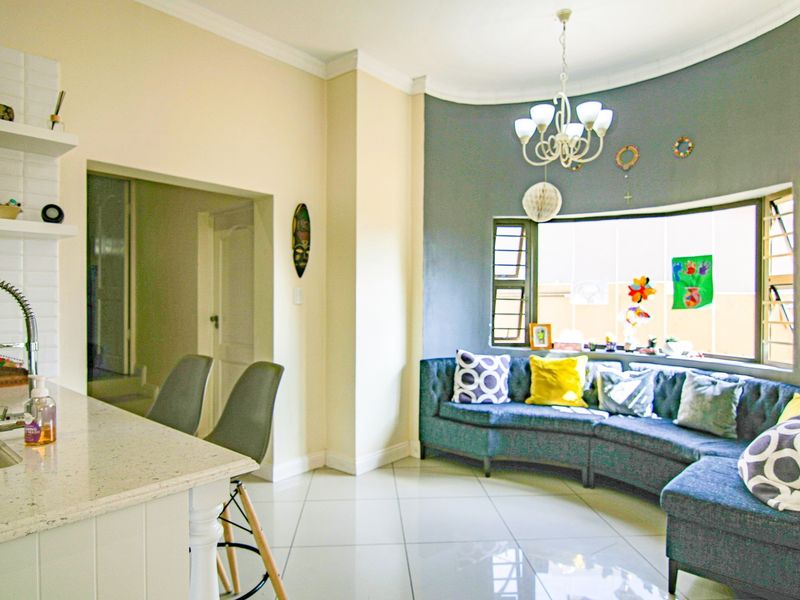 Stunning 5-Bedroom Eco-Lifestyle in Cedar Creek Estate - Photo 6