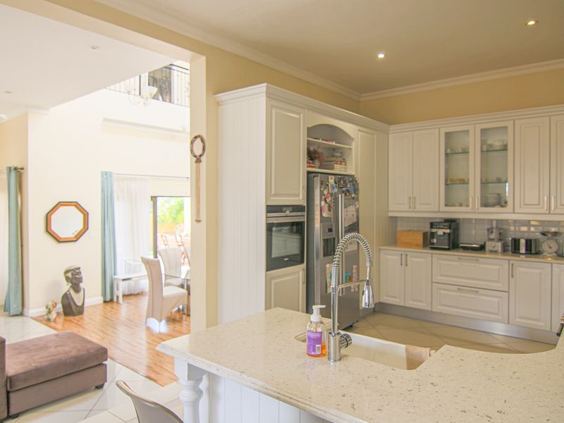 Stunning 5-Bedroom Eco-Lifestyle in Cedar Creek Estate - Photo 5