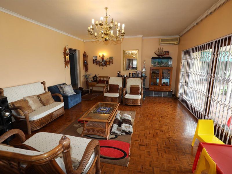 5 BEDROOM HOUSE IN ATHOLL HEIGHTS! - Photo 10