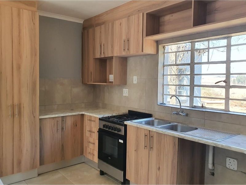 4.2 ha Smallholding with 6 Houses, Tiegerpoort AH - Photo 2