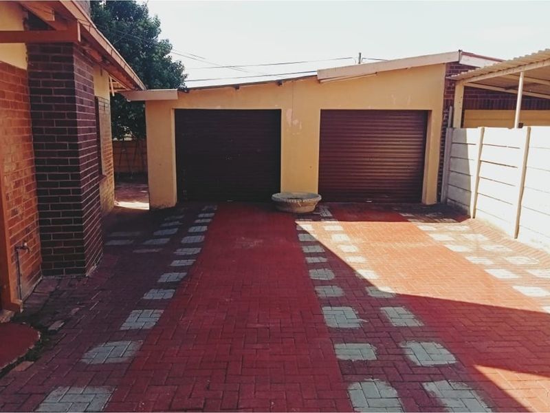 4 bedroom house for sale - Photo 2