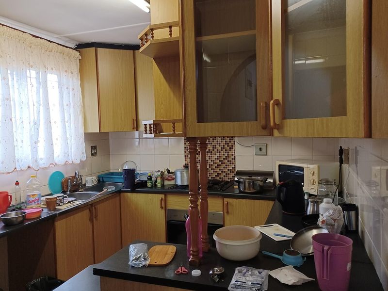 3 Bed, 1 Bath  house for sale in newlands west - Photo 9