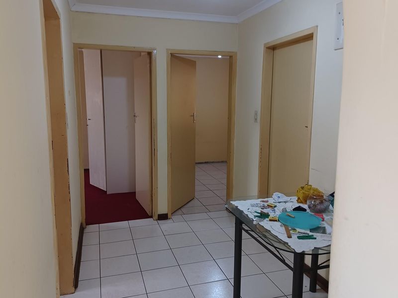 3 Bed, 1 Bath  house for sale in newlands west - Photo 8