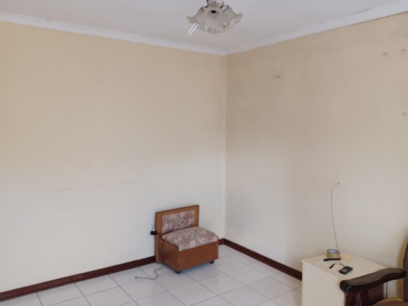 3 Bed, 1 Bath  house for sale in newlands west - Photo 7