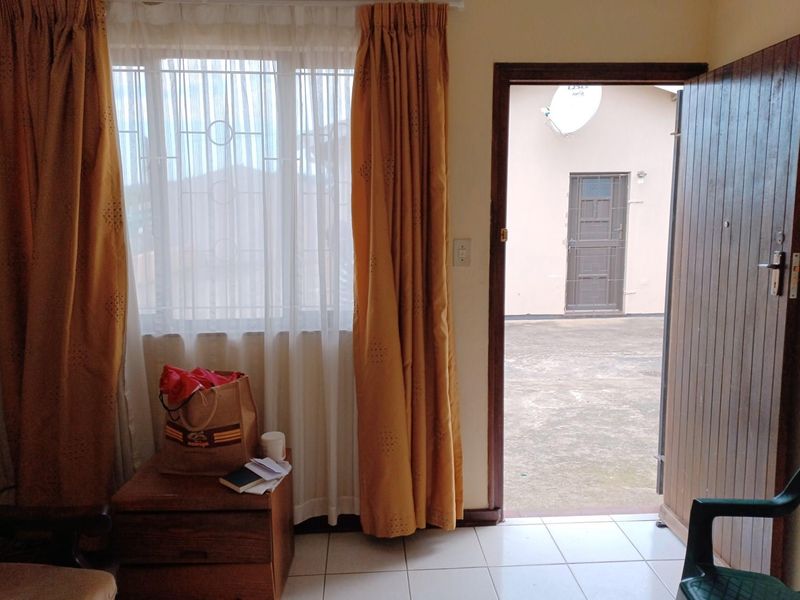 3 Bed, 1 Bath  house for sale in newlands west - Photo 6