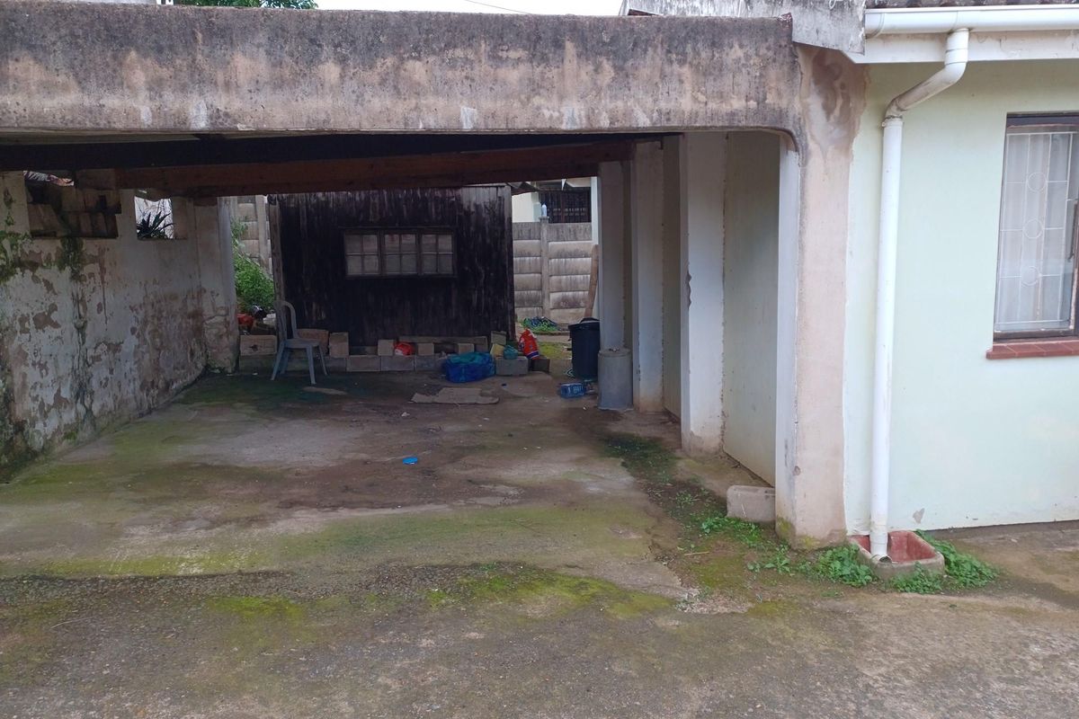 3 Bed, 1 Bath  house for sale in newlands west - Photo 4