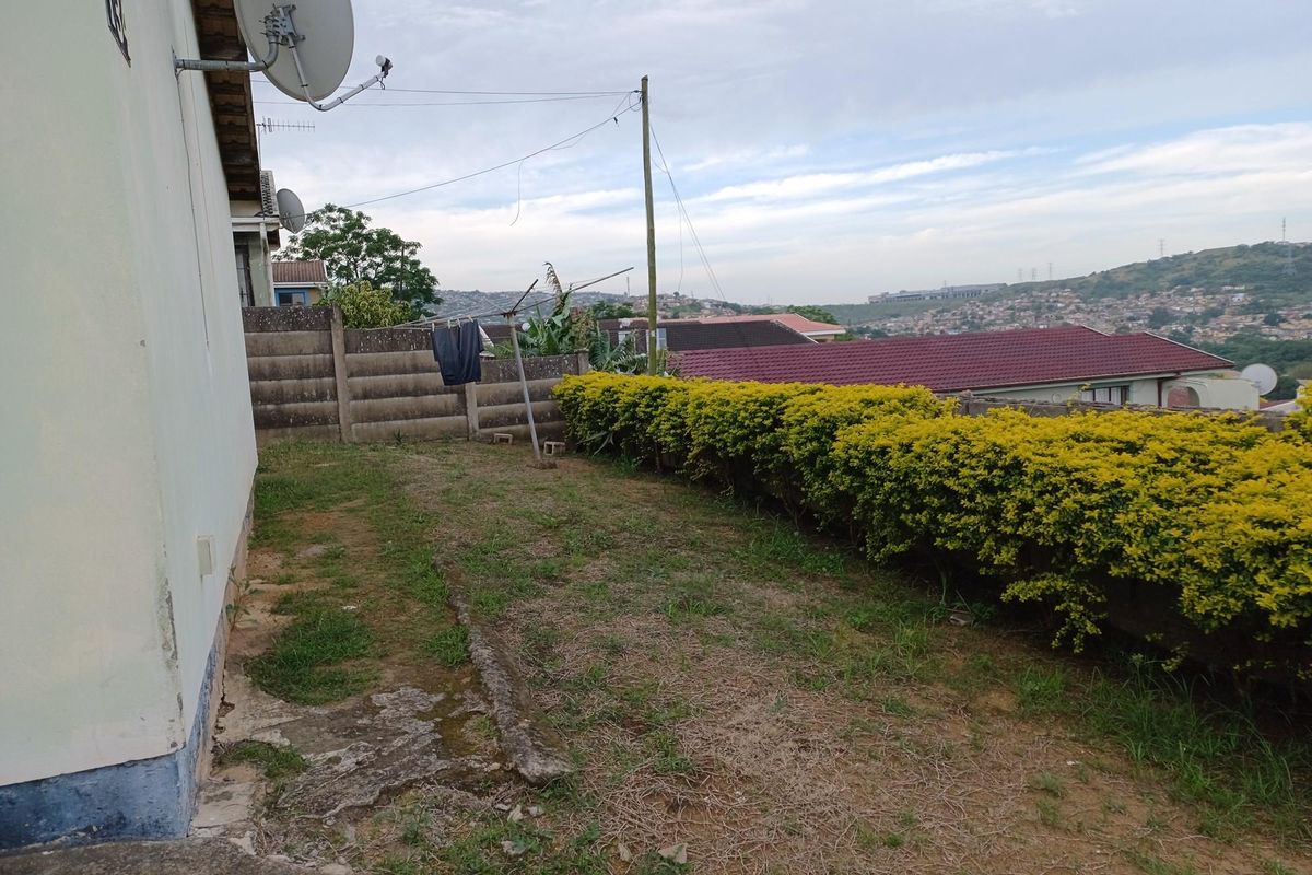 3 Bed, 1 Bath  house for sale in newlands west - Photo 2