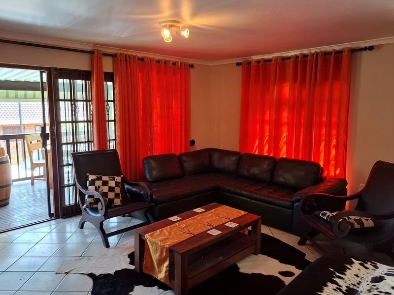 "Serene Coastal Townhouse in Margate for Sale" - Photo 2