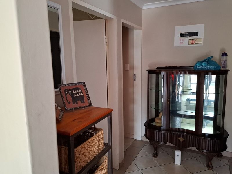 "Serene Coastal Townhouse in Margate for Sale" - Photo 5