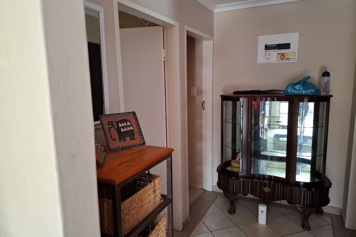 "Serene Coastal Townhouse in Margate for Sale" - Photo 5