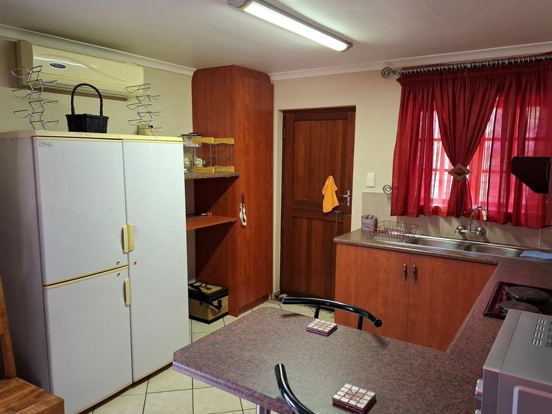 "Serene Coastal Townhouse in Margate for Sale" - Photo 4