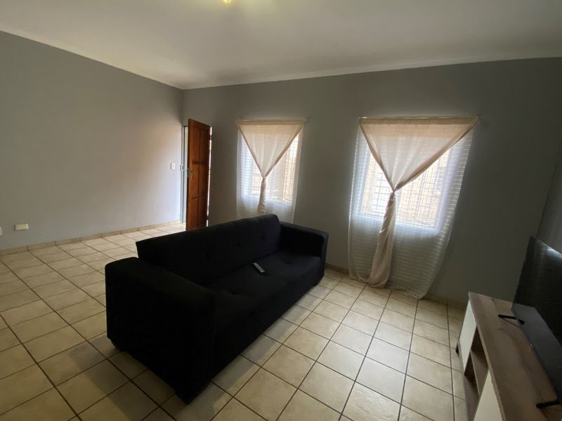 2Bed/1Bath Apartment - River View Complex - Photo 4