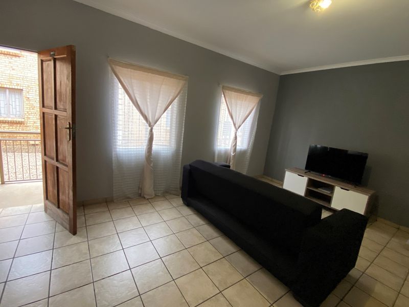 2Bed/1Bath Apartment - River View Complex - Photo 3