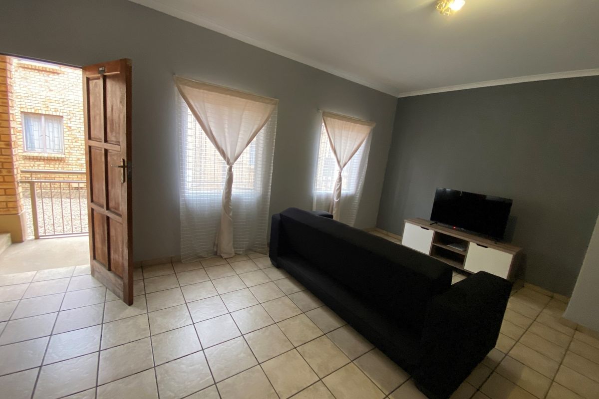 2Bed/1Bath Apartment - River View Complex - Photo 3