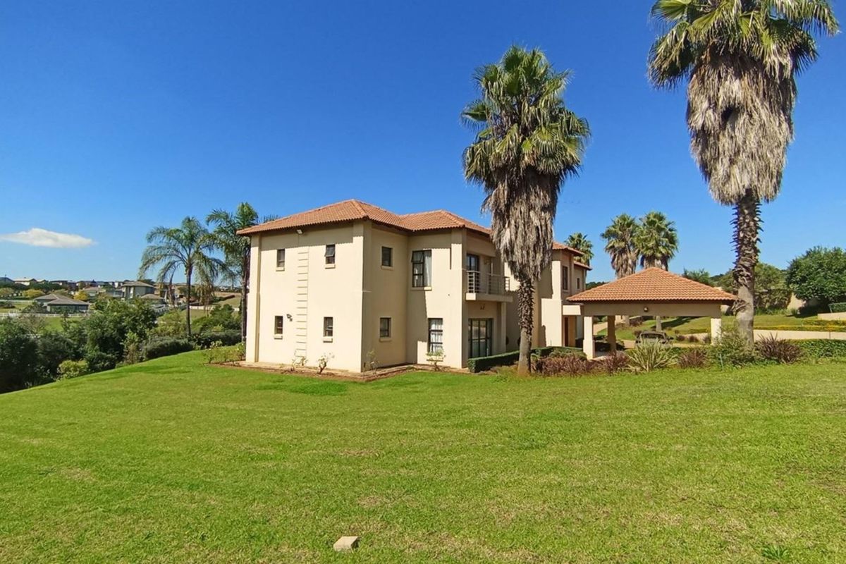 Prestige Defined in Mooikloof - Exclusive 5 Bedroom Masterpiece on Expansive Estate - Photo 4