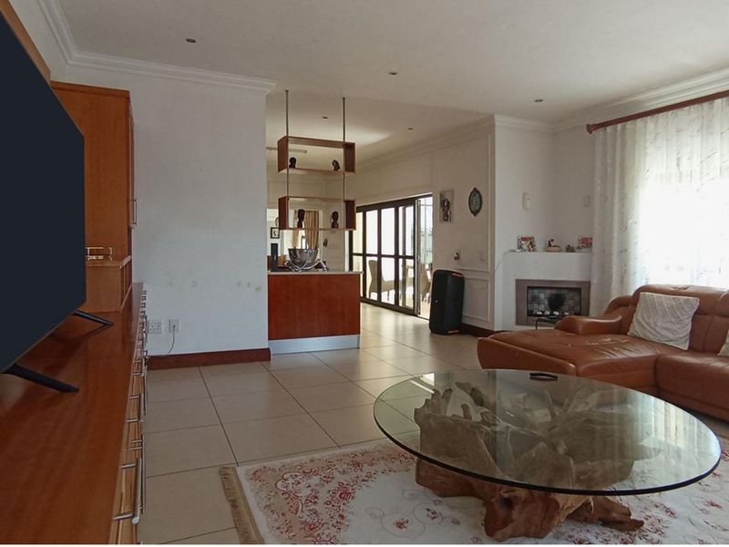 Prestige Defined in Mooikloof - Exclusive 5 Bedroom Masterpiece on Expansive Estate - Photo 10