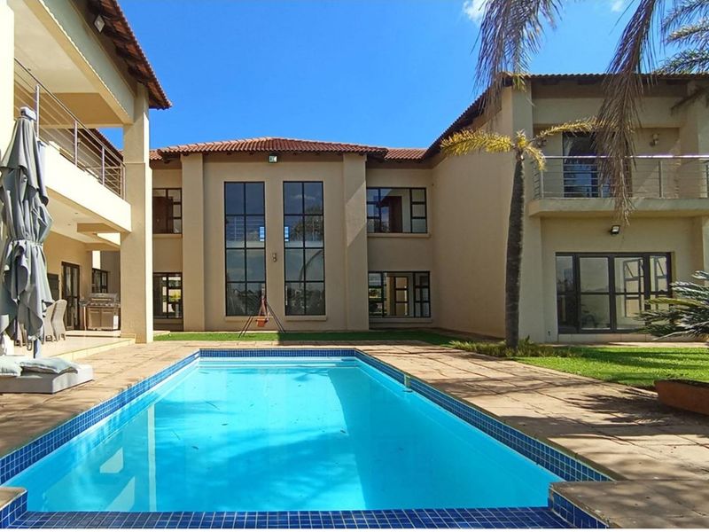 Prestige Defined in Mooikloof - Exclusive 5 Bedroom Masterpiece on Expansive Estate - Photo 2