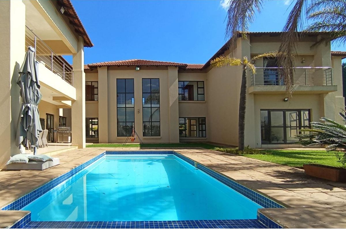 Prestige Defined in Mooikloof - Exclusive 5 Bedroom Masterpiece on Expansive Estate - Photo 2