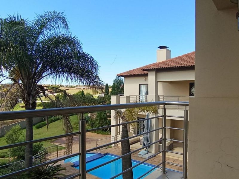 Prestige Defined in Mooikloof - Exclusive 5 Bedroom Masterpiece on Expansive Estate - Photo 5