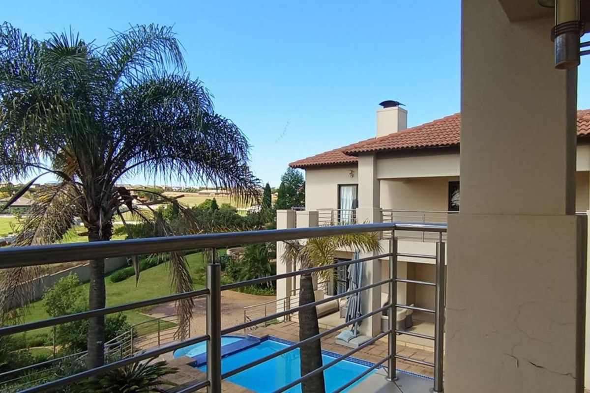 Prestige Defined in Mooikloof - Exclusive 5 Bedroom Masterpiece on Expansive Estate - Photo 5