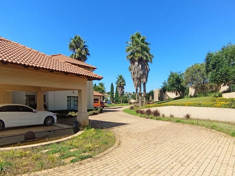 Prestige Defined in Mooikloof - Exclusive 5 Bedroom Masterpiece on Expansive Estate - Photo 6