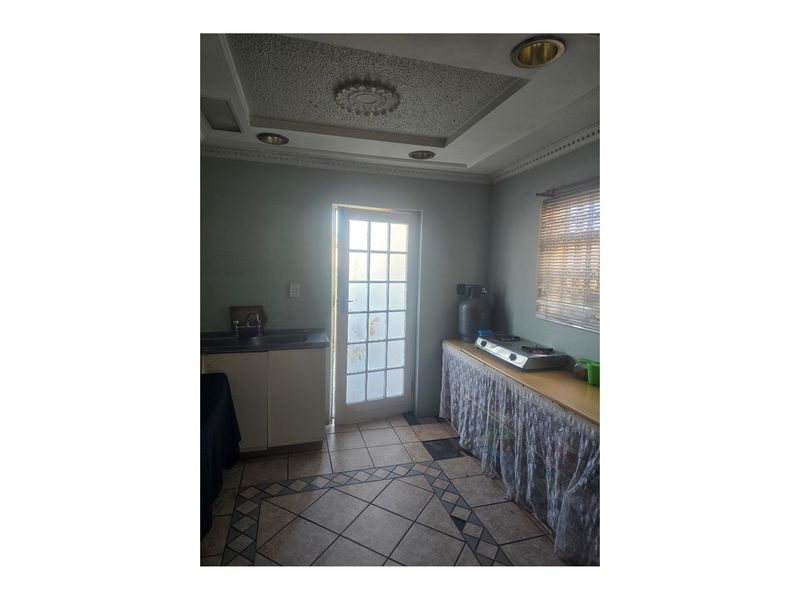 Charming 3-Bedroom Home in New Woodlands, Mitchell’s Plain - Photo 4