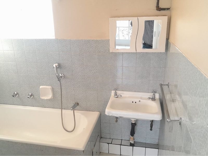 2 Bedroom apartment available for sale in Lyndhurst. - Photo 10