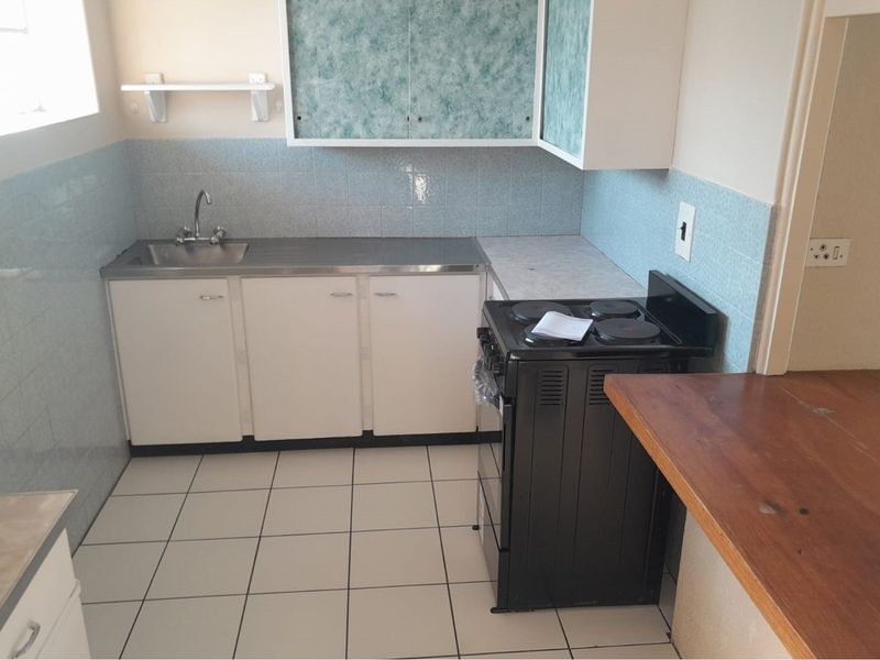 2 Bedroom apartment available for sale in Lyndhurst. - Photo 7