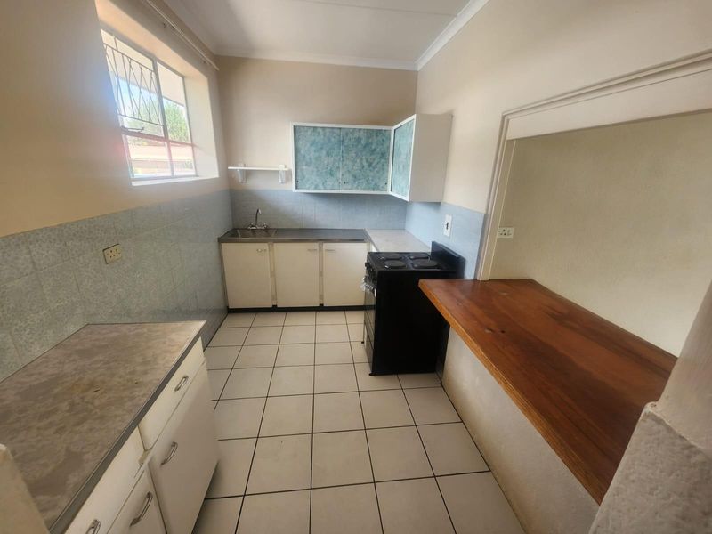 2 Bedroom apartment available for sale in Lyndhurst. - Photo 6