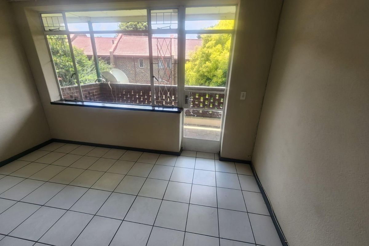 2 Bedroom apartment available for sale in Lyndhurst. - Photo 3