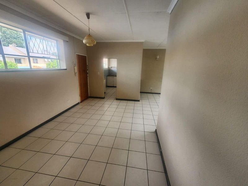 2 Bedroom apartment available for sale in Lyndhurst. - Photo 2