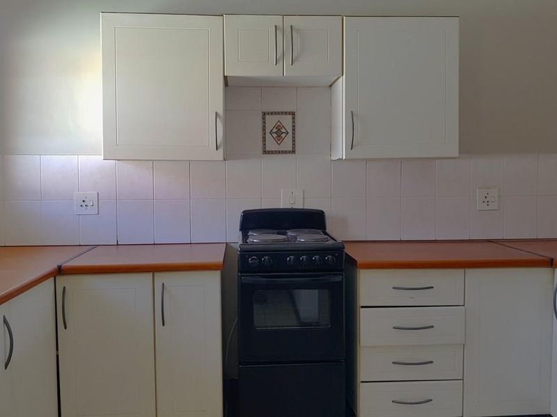 Charming 2-Bedroom Sectional Title Property with Scenic Balcony Views - Photo 10